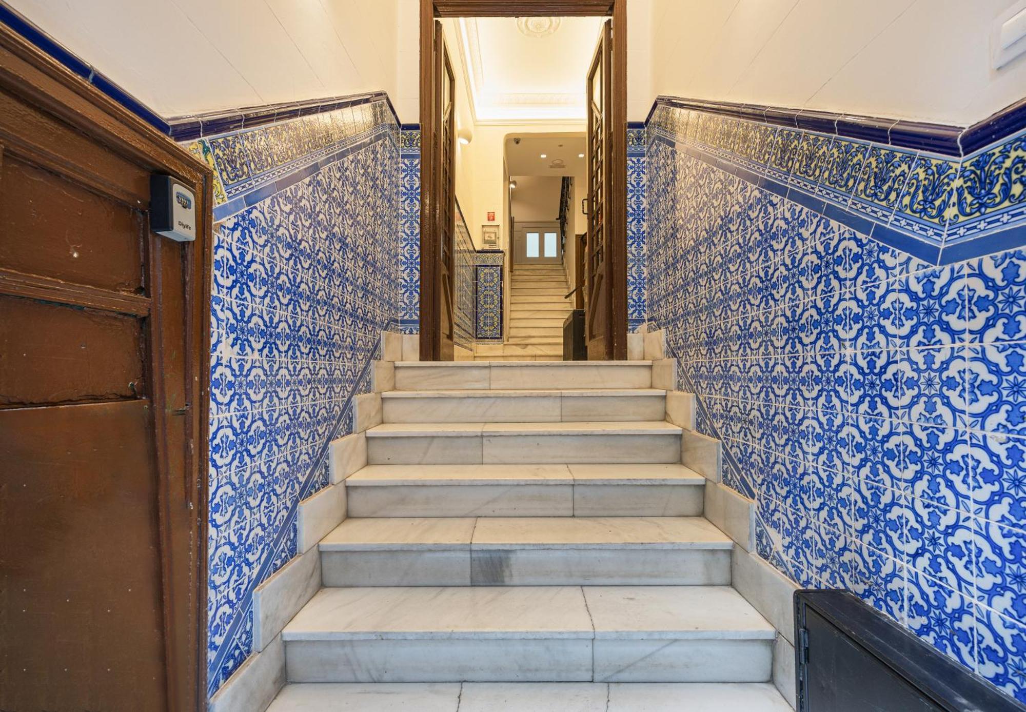 Smartr Atocha Reina Sofia Aparthotel Madrid Exterior photo